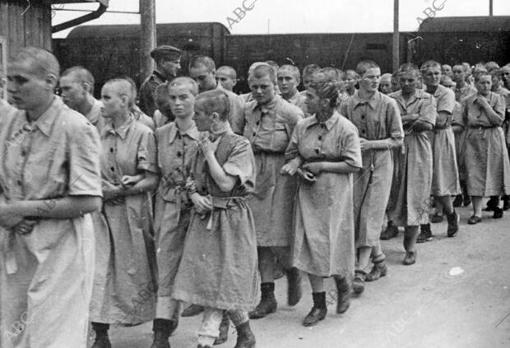 Un grupo de prisioneras, en Auschwitz